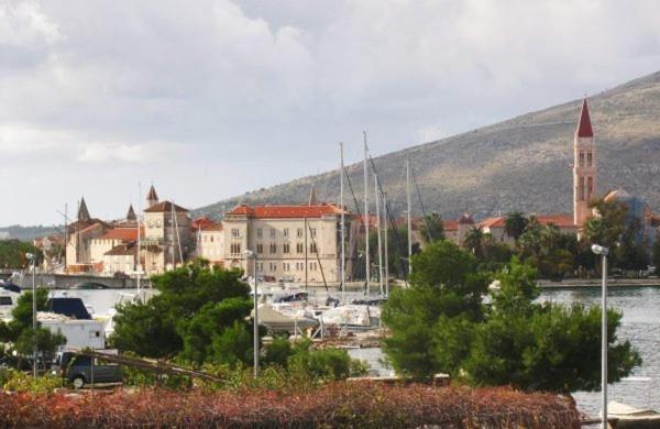 Apartments Kapetanovi Dvori Trogir Exterior foto